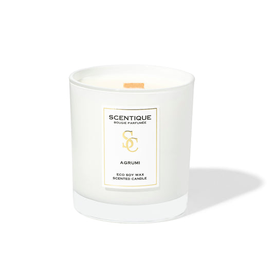AGRUMI цитрусова ароматна свещ в луксозен и елегантен стъклен съд от SCENTIQUE